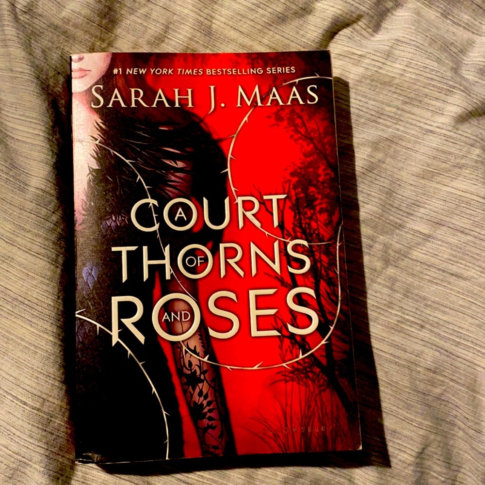 A Court of Thorns and Roses Book 1